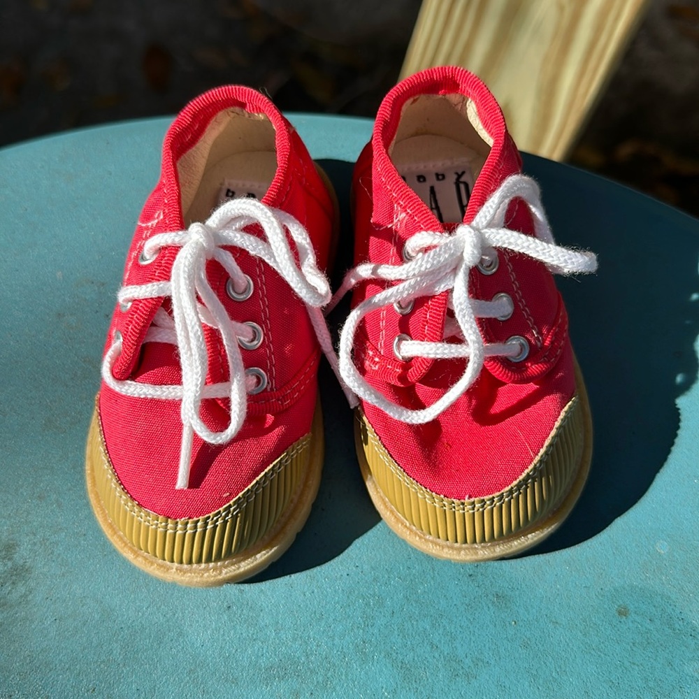Baby Gap shoes size 2 coral color
